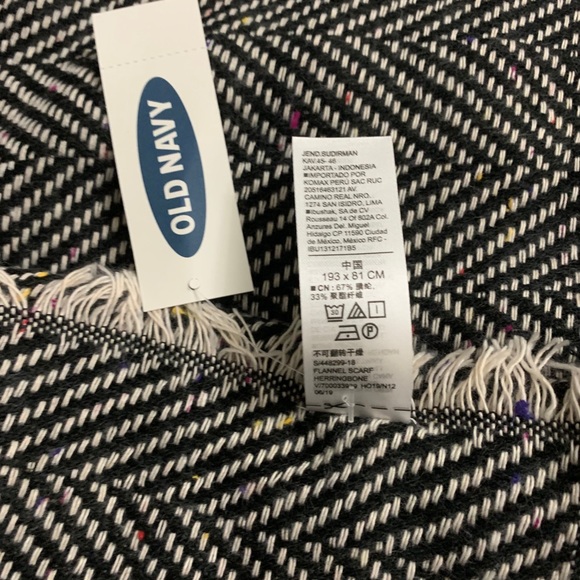 NWT 3pcs Old Navy Fringed Oversized Flannel Scarf for Women - Picture 3 of 13